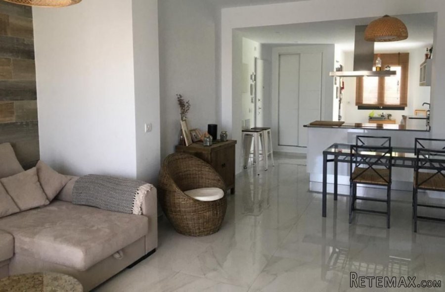Piso en una zona tranquila y pintoresca con vistas a la..