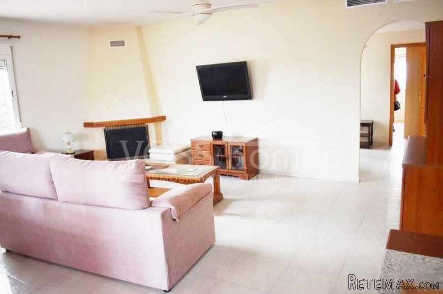 EXCLUSIVE TO VOSS HOMES - A spacious, light & airey 3 bed.. - 16
