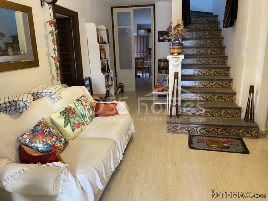 NEW & EXCLUSIVE LISTING TO VOSS HOMES - A large.. - 6