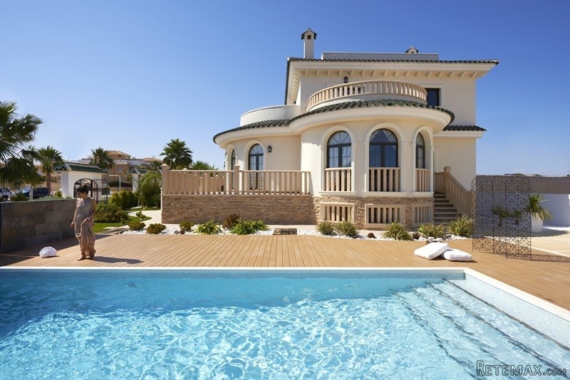 5 Bedrooms - Villa - Alicante - For Sale