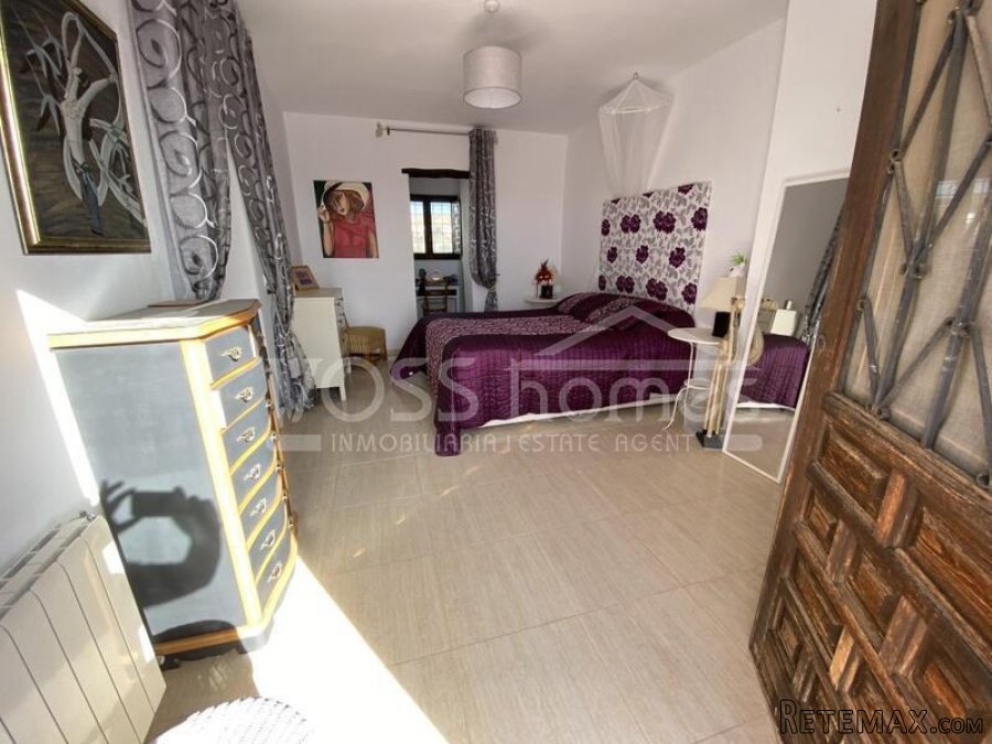 NEW & EXCLUSIVE LISTING TO VOSS HOMES - A large.. - 7