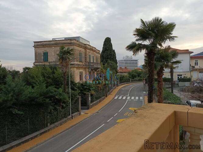Opatija - Prekrasan stan sa stilom u staroj vili s garažom