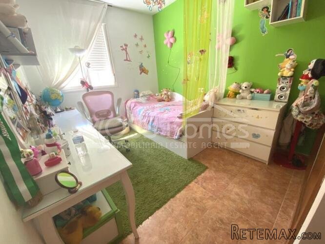 A spacious 3 bed, 1.5 bath two storey duplex of 116m2 with.. - 18