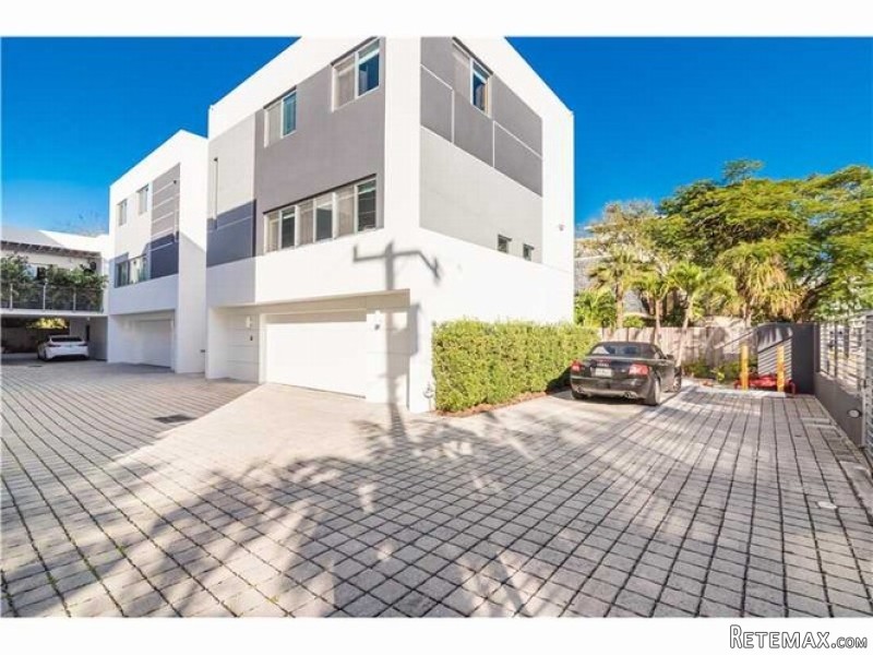 3 bedroom Town House For Sale: 7520 SW.. - 2