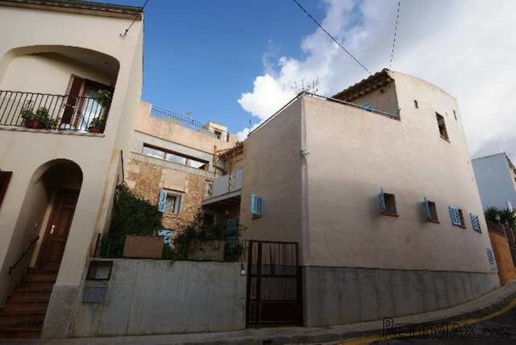 Townhouse, fully renovated of 150 m2 in Buger, with..