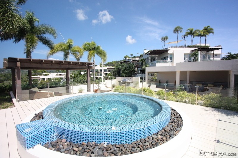 1580 Layan Gardens Penthouse : Layan