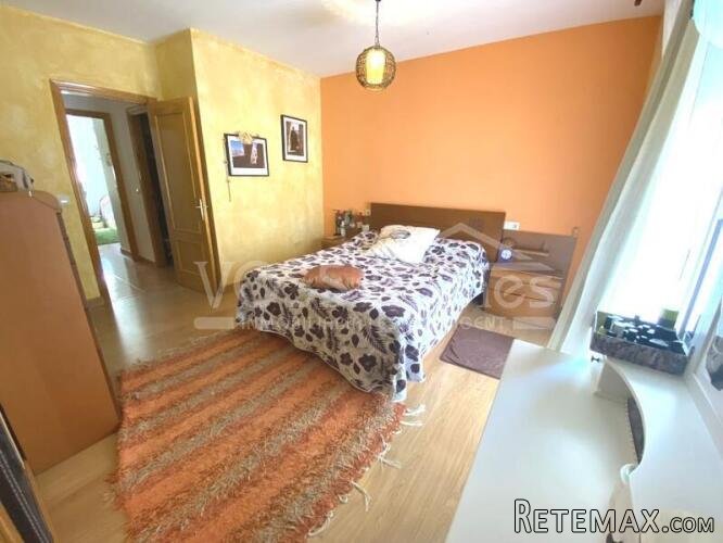 A spacious 3 bed, 1.5 bath two storey duplex of 116m2 with.. - 20
