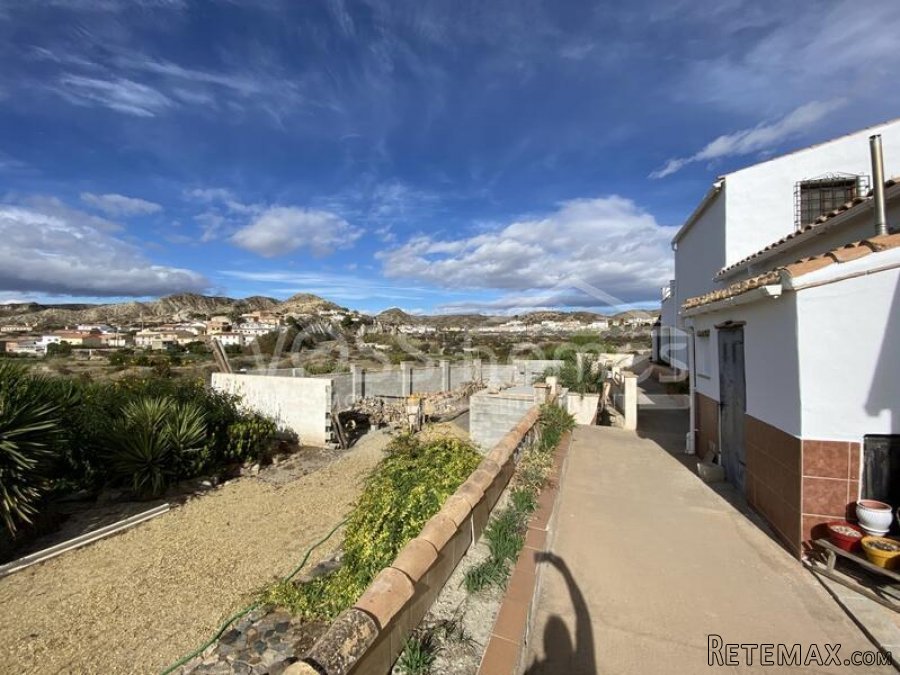 NEW & EXCLUSIVE LISTING TO VOSS HOMES - A large.. - 10