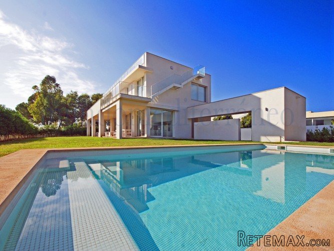 Spacious and modern styled house in one of the most..