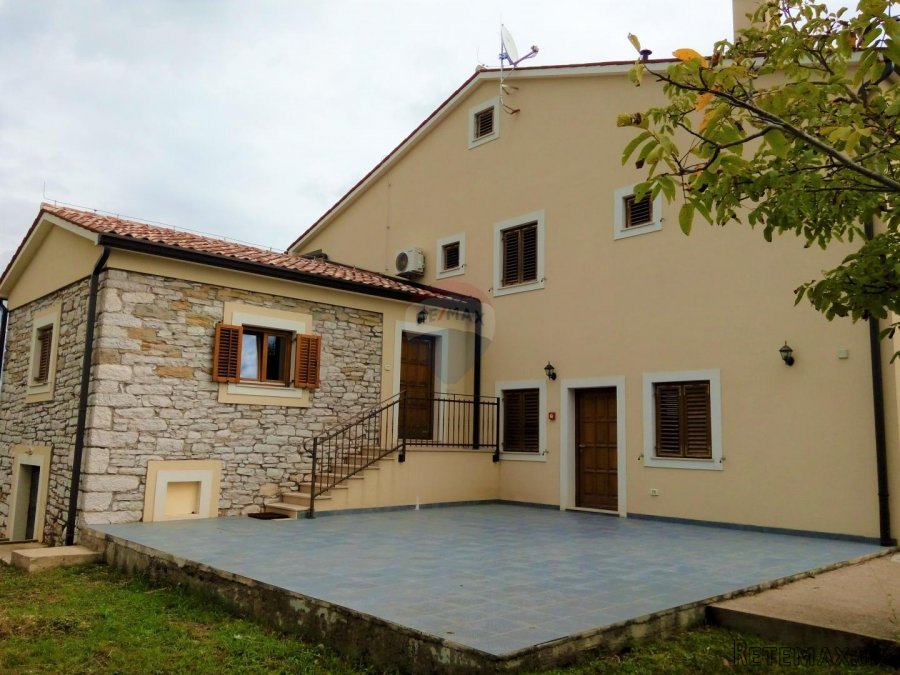 Istra, Pazin , kuća sa ugostiteljskim objektom