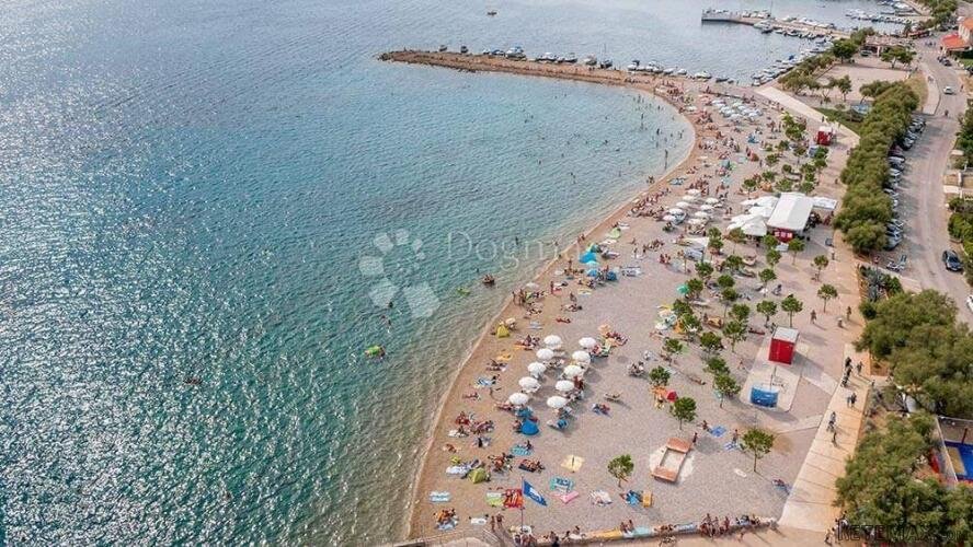 Srima - Atraktivna apartmanska kuća uz more