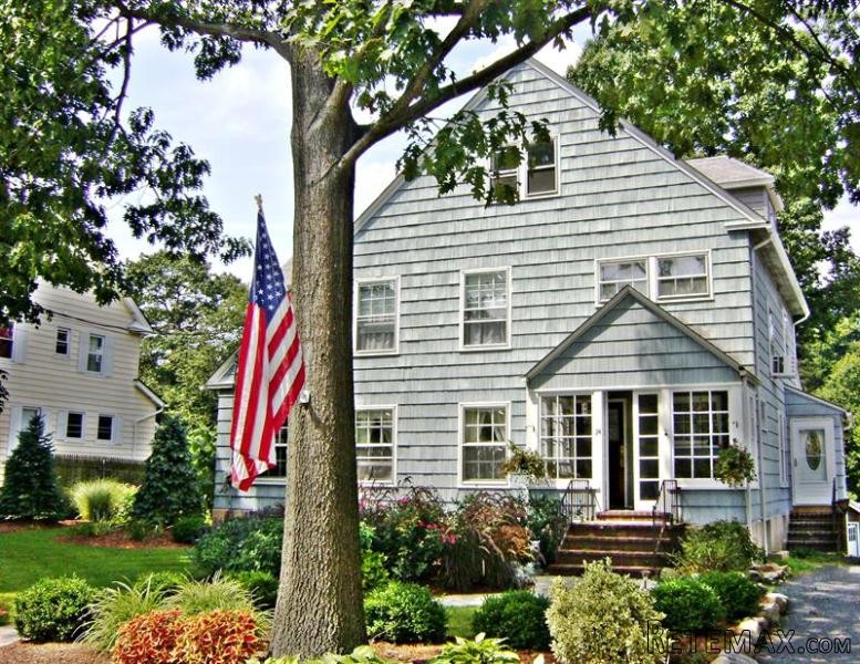 5 bedroom House For Sale: 24 Woodland..
