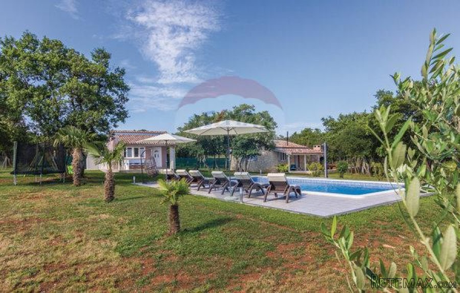 Rovinj,7km ,2 prizemnice na 21750m2 okućnice - 3