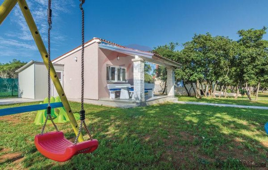 Rovinj,7km ,2 prizemnice na 21750m2 okućnice - 4
