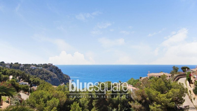 7 Bedroom 5 Bathroom Villa For Sale in.. - 2