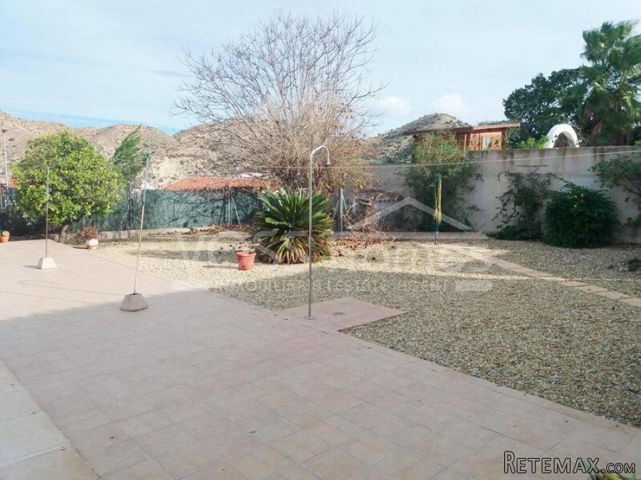 NEW LISTING TO VOSS HOMES - A spacious, 3 bed, 2 bath villa.. - 5