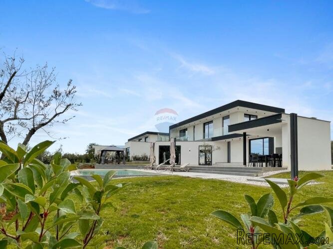 Istra, Poreč-okolica- moderna kuća okružena zelenilom
