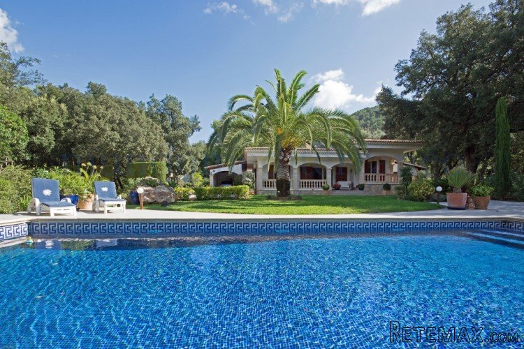 Really lovely well maintained villa in Son Toni, double..