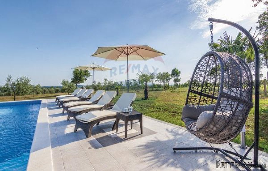 Rovinj,7km ,2 prizemnice na 21750m2 okućnice - 6