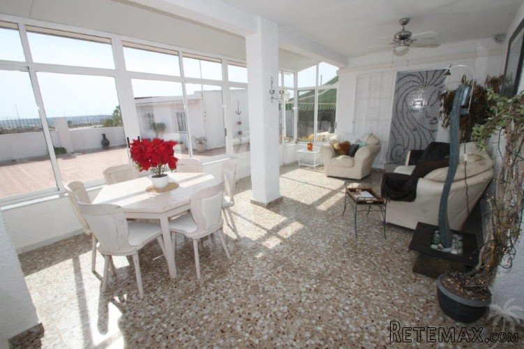 This unique finca with 2 guests houses on a plot of 2000m².. - 6