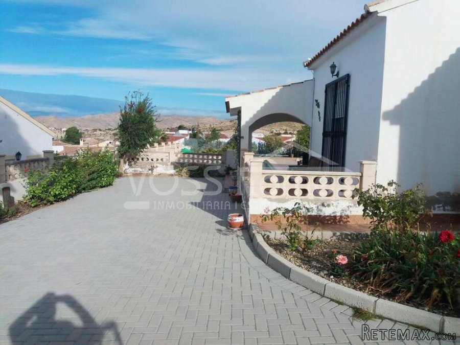 NEW LISTING TO VOSS HOMES - A spacious, 3 bed, 2 bath villa.. - 7