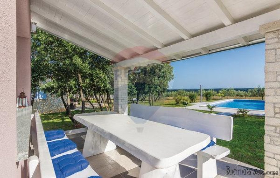 Rovinj,7km ,2 prizemnice na 21750m2 okućnice - 7