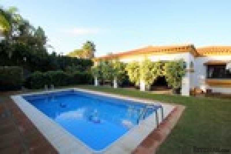 4 Bedrooms - Villa - Cadiz - For Sale