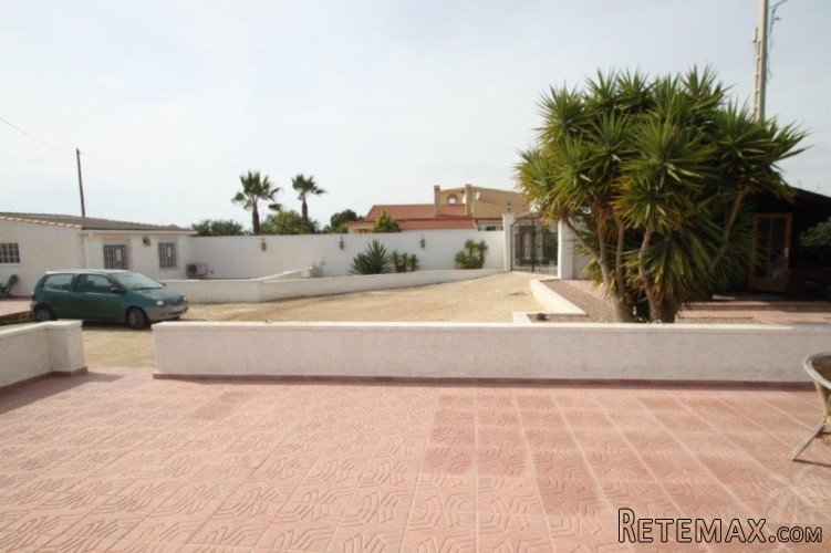 This unique finca with 2 guests houses on a plot of 2000m².. - 8