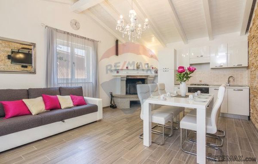 Rovinj,7km ,2 prizemnice na 21750m2 okućnice - 9
