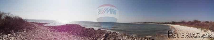Istra,Peroj, zemljište 120m od plaže sa dvije mobilne kućice