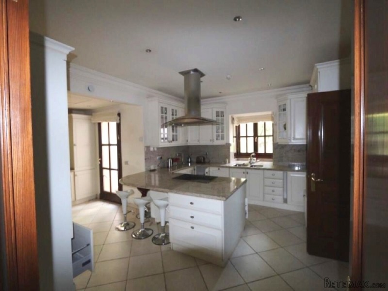 6 Bedroom Villa For Sale Situated In La.. - 2