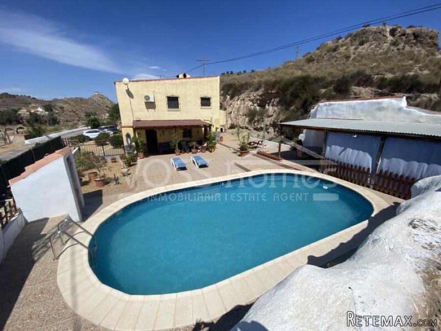 NEW & EXCLUSIVE TO VOSS HOMES - A stunning, huge 358m2.. - 4
