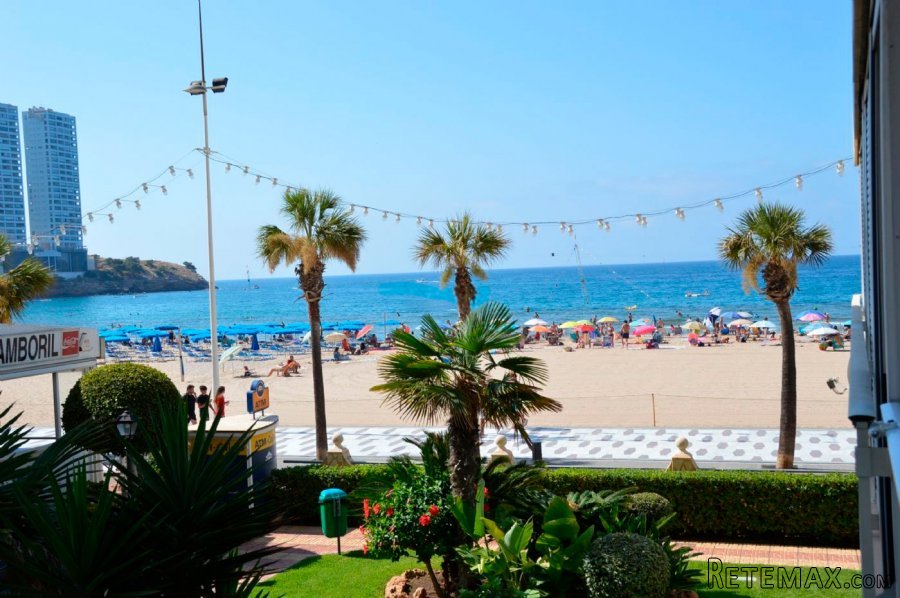 Apartamento en primera línea de playa levante en Benidorm...