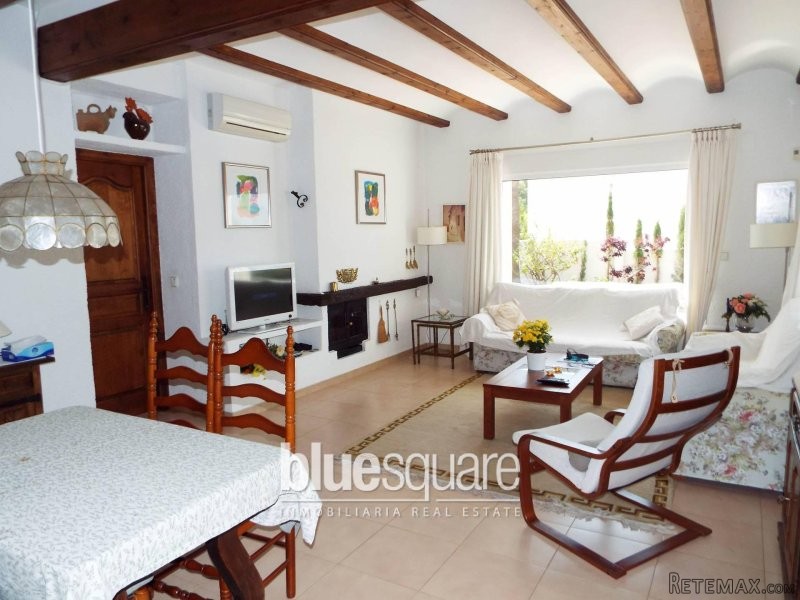 Charming 4 bedroom villa with sea view - 2