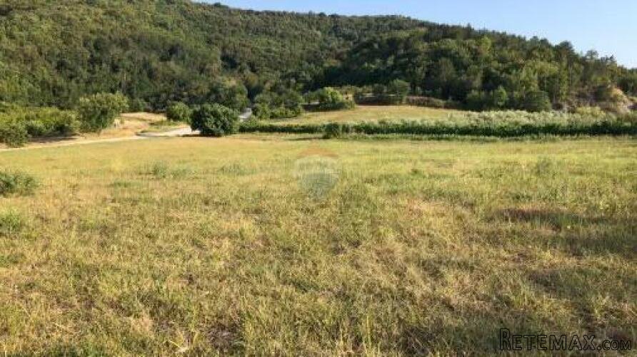 Istra, Pazin-građevinsko zemljište 800 m2