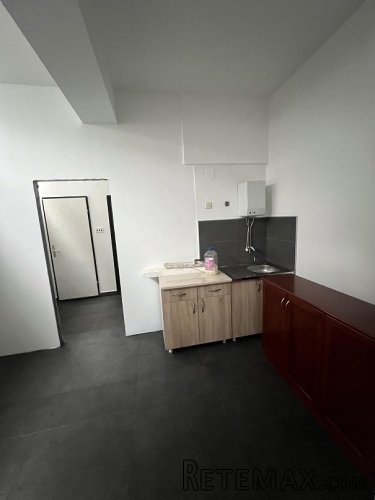 Izdajem halu sa kancelarijama od 770m2 u Rakovici - 8