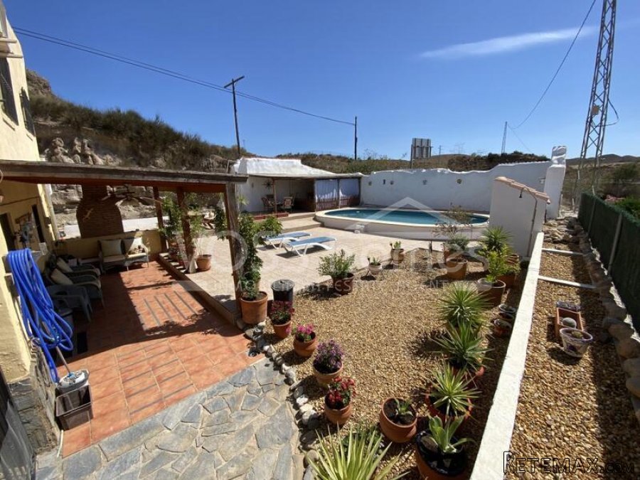 NEW & EXCLUSIVE TO VOSS HOMES - A stunning, huge 358m2.. - 9