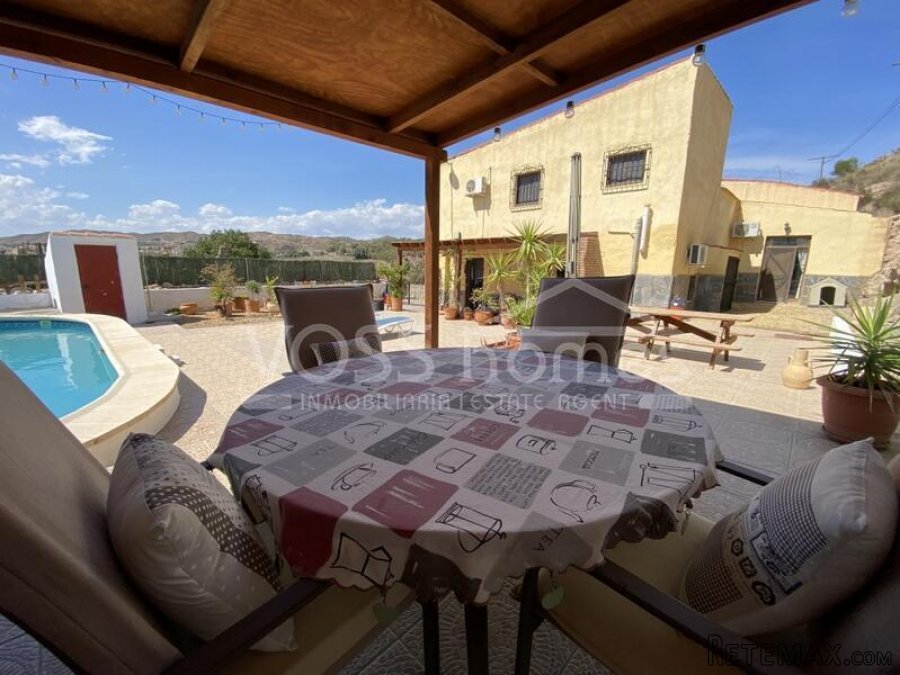 NEW & EXCLUSIVE TO VOSS HOMES - A stunning, huge 358m2.. - 10