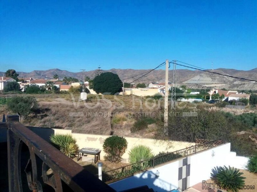 NEW LISTING TO VOSS HOMES - Large, 2 bed, 1 bath villa with.. - 10