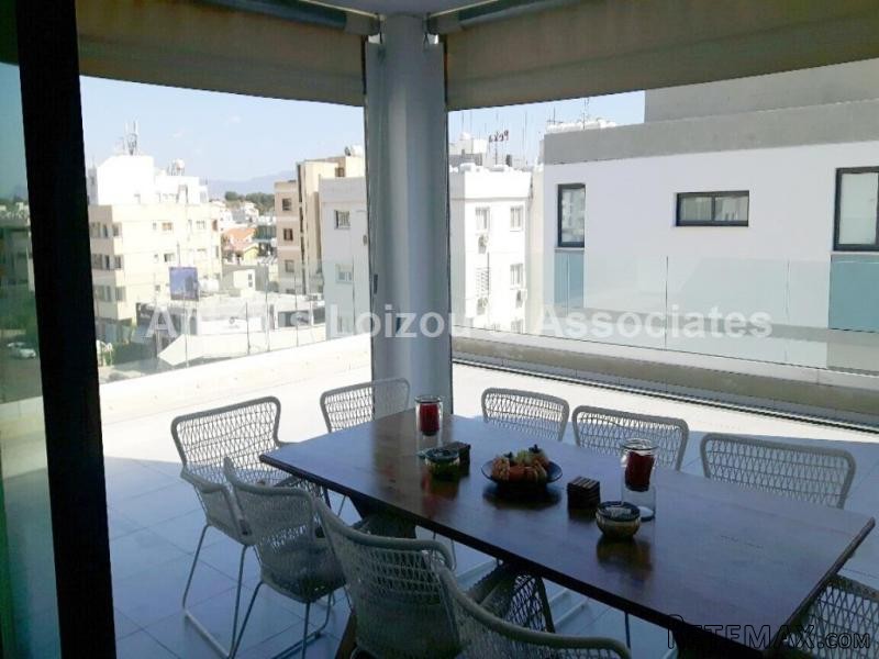 2 Bedroom Top Floor Apartment in..