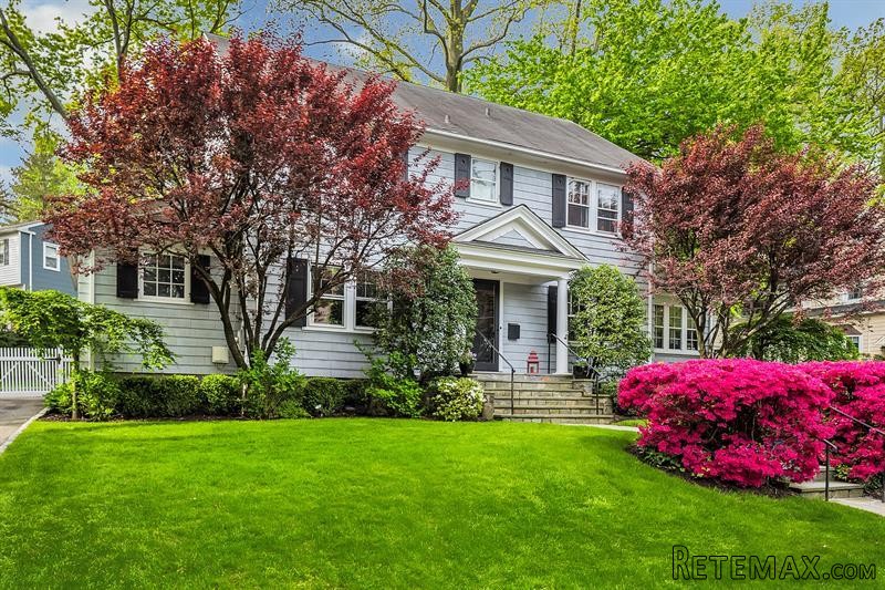 6 bedroom House For Sale: 26 Brookside.. - 2