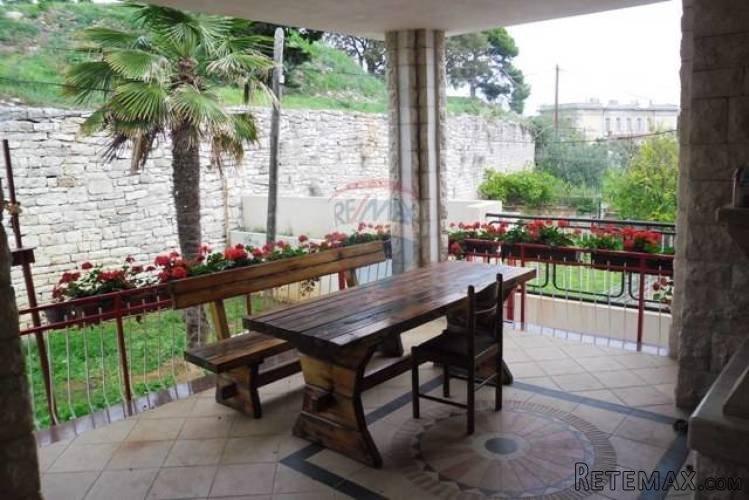 RENOVIRANA VILA U STAROJ JEZGRI PULE - 3