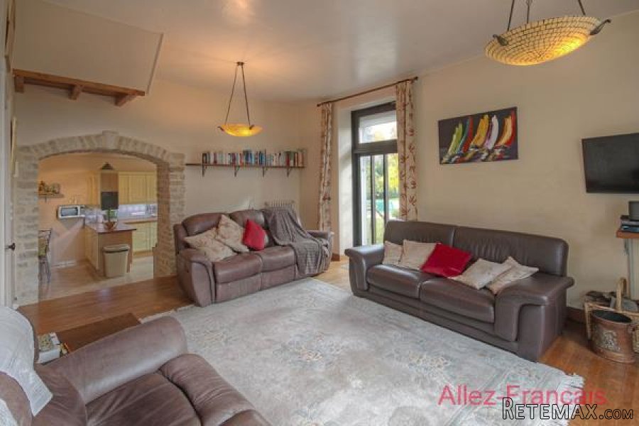Brioux-sur-Boutonne (79) - Immaculate town property offering 5.. - 3