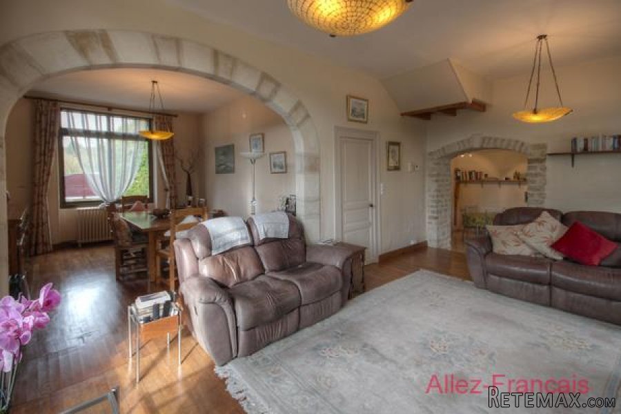 Brioux-sur-Boutonne (79) - Immaculate town property offering 5.. - 4