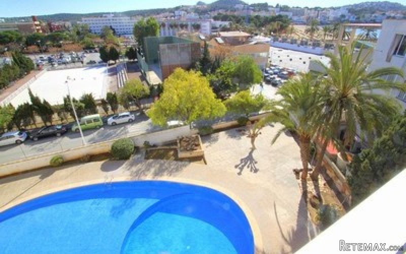 Bright one bedroom apartment for sale..