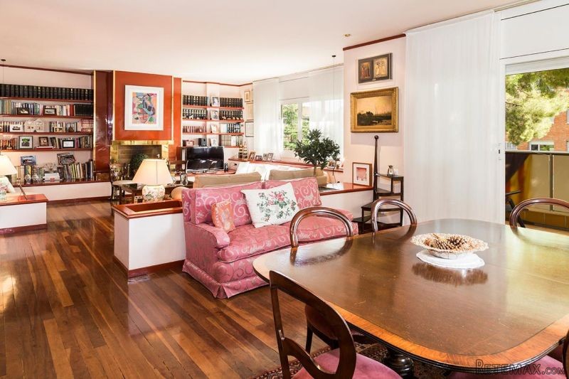 Luminosity flat in a prestigious Avenue..
