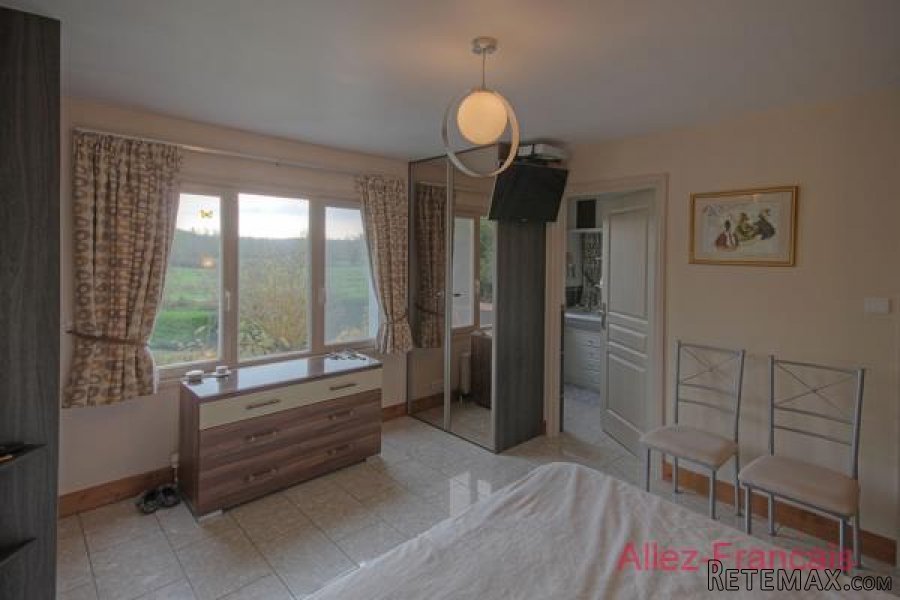Brioux-sur-Boutonne (79) - Immaculate town property offering 5.. - 10