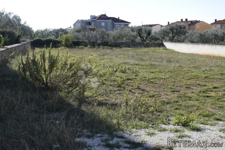 GRAĐEVINSKO ZEMLJIŠTE U PEROJU ZA VILU ILI STANOVE - 2