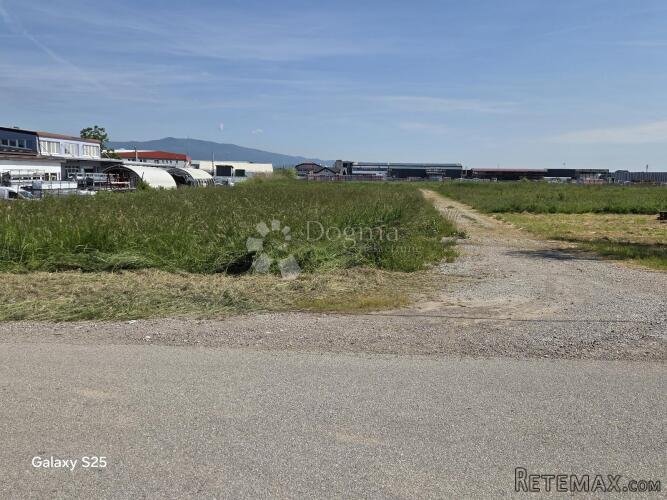 ZEMLJIŠTE STUPNIK - IND. ZONA - 60%-OD PARCELE DO HALE - 2