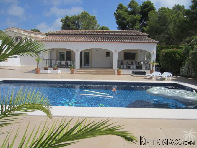 Within walking distance of the beach we find two detached.. - 2